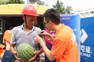 南京交警吃瓜群众,一场意外引发的全民热议