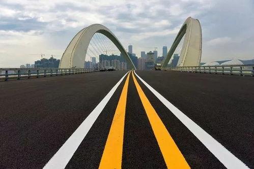 南宁大桥吃瓜群众,吃瓜群众见证城市变迁